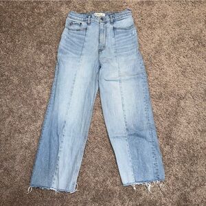 A&F The Crop Wide Leg Ultra High-Rise - Size 28/6 - Light Duo Wash